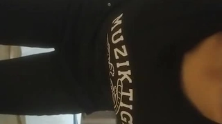 青少年偷偷房内做爱